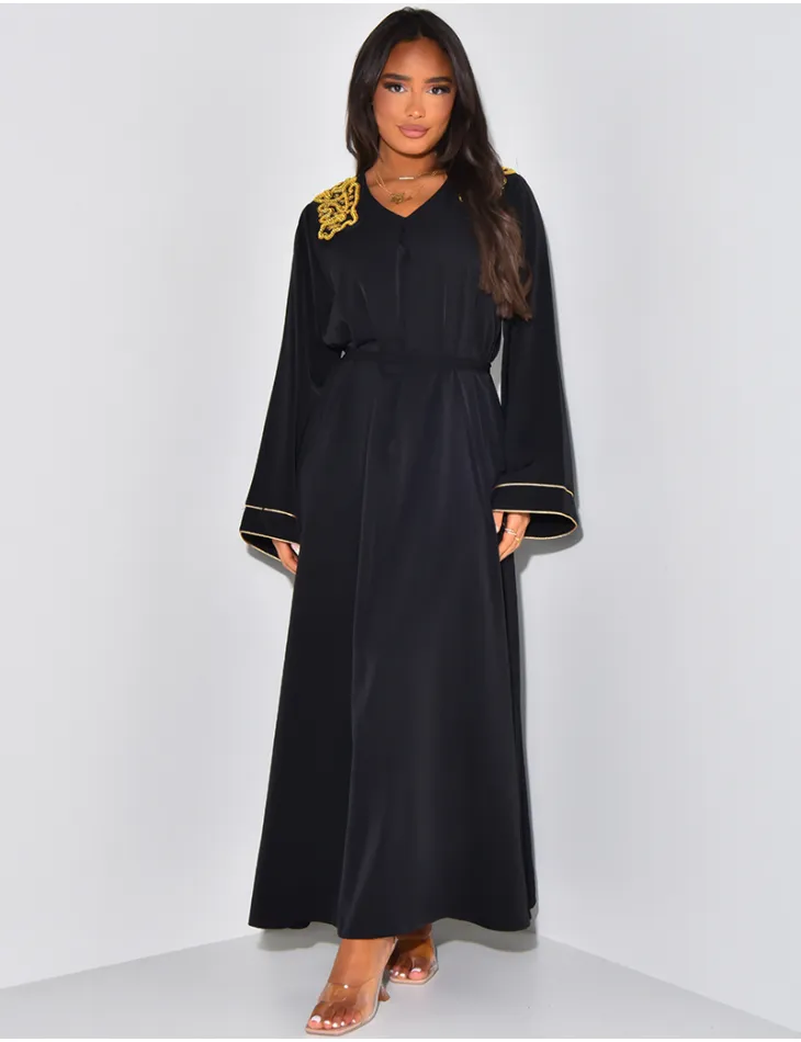 Abaya à perles dorées aux épaules & ceinture à la taille / 60659 - JEANS INDUSTRY