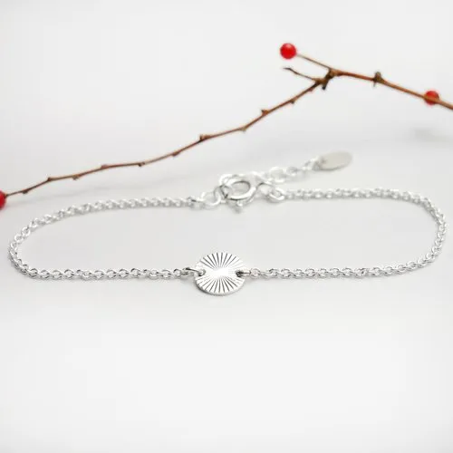 Bracelet fin médaille soleil 8 mm en argent 925 recyclé minimaliste avec chaine ajustable