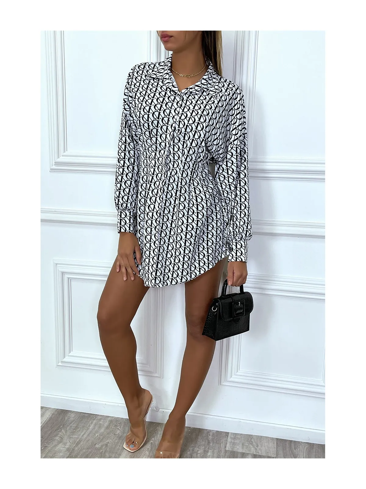 Chemise blanche cintré à la taille avec motif D