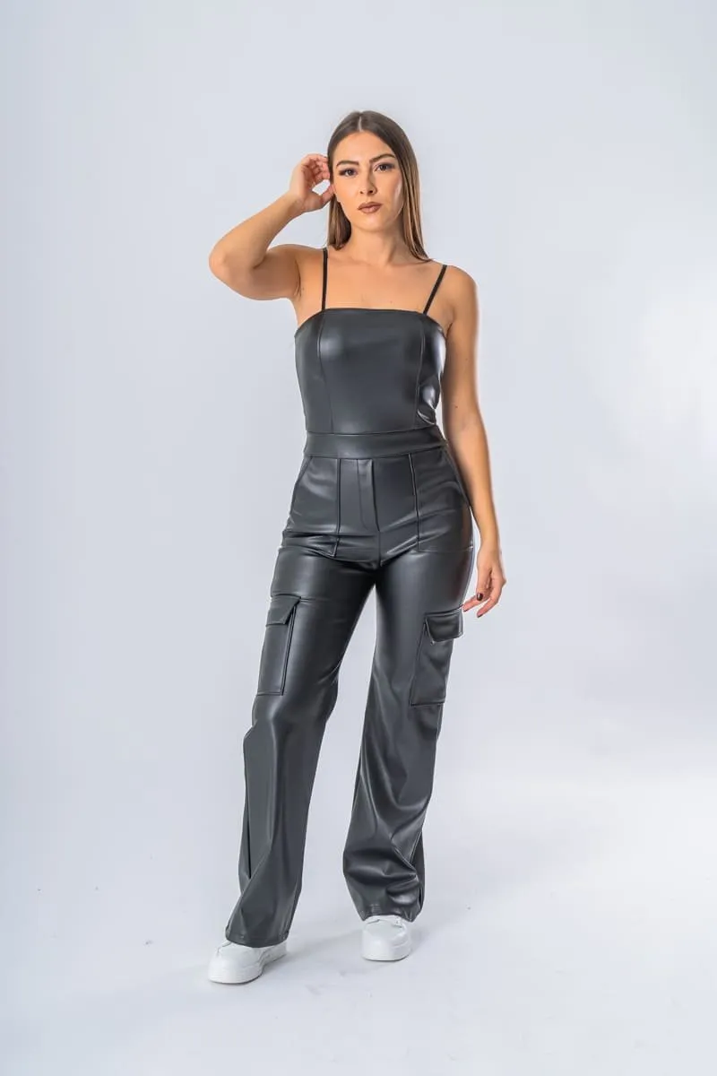 Combinaison pantalon cargo simili cuir noir