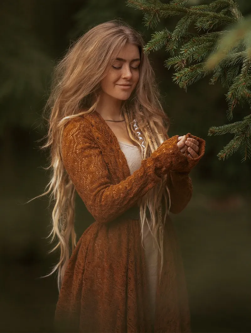 Gilet châle en crochet à capuche et manches longues 