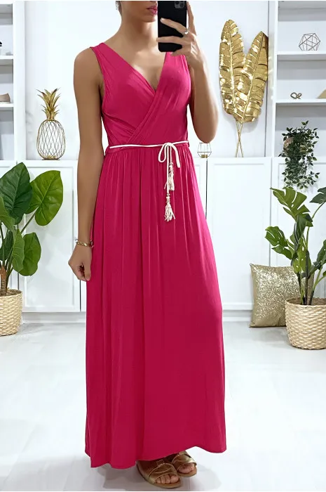 Longue robe croisé en fuchsia avec ceinture en cordon