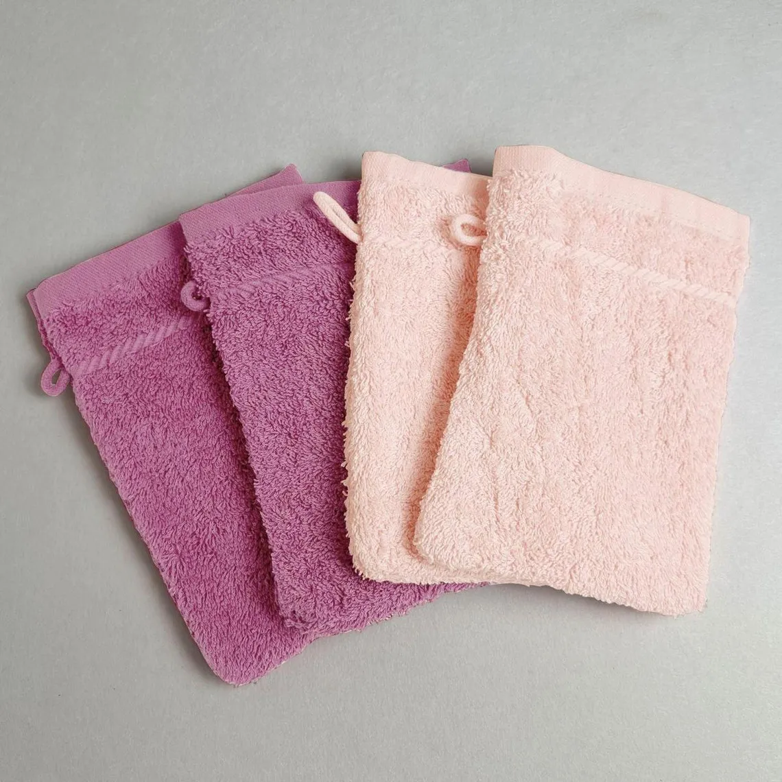 Lot de 4 gants de toilettes Brodés roses | 3 Suisses