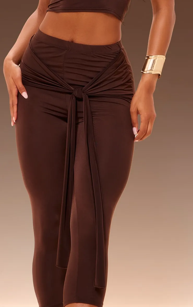 Pantalon capri moulant chocolat drapé et noué