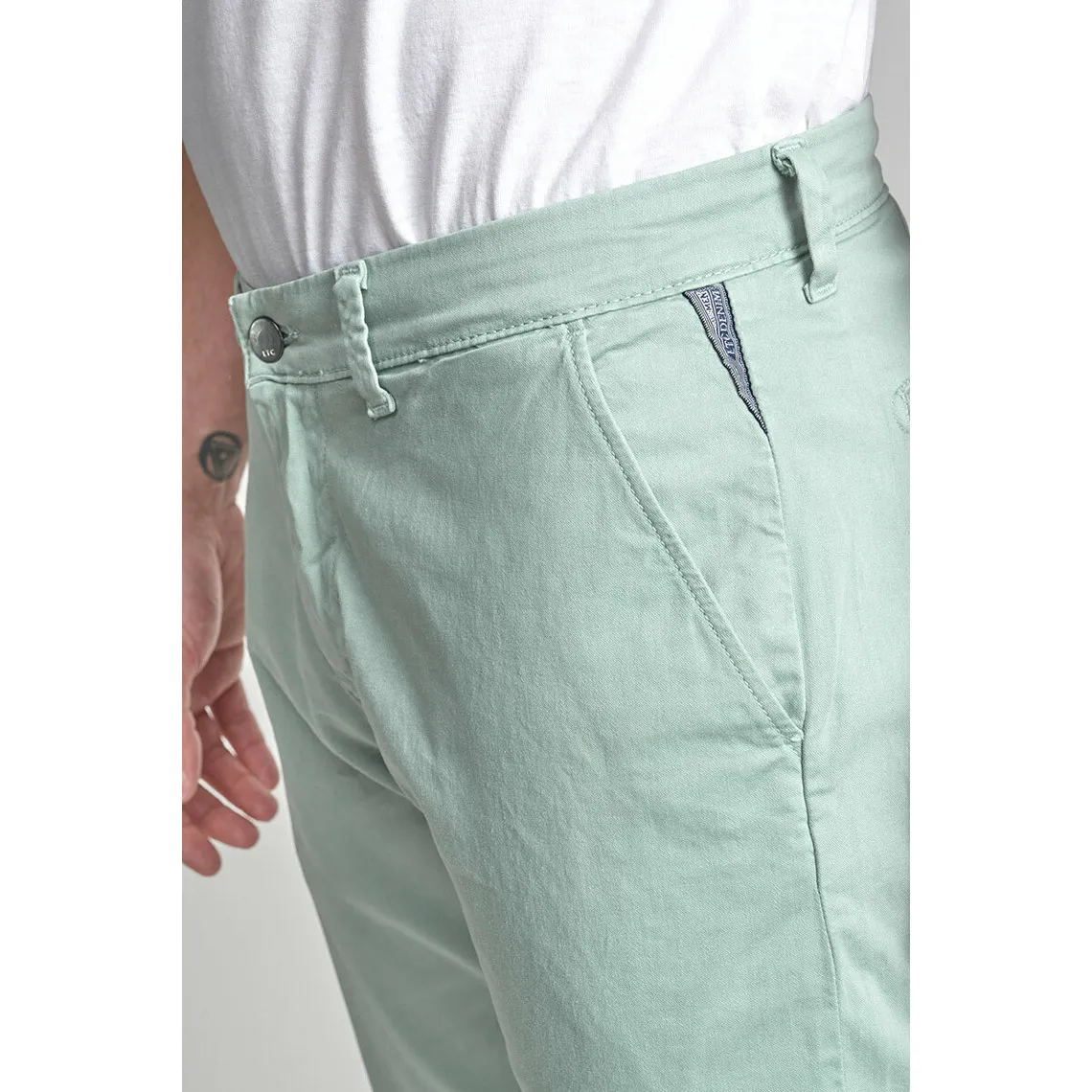 Pantalon chino CESAR vert d'eau en coton Le Temps des Cerises - Pantalon Homme sur MenCorner