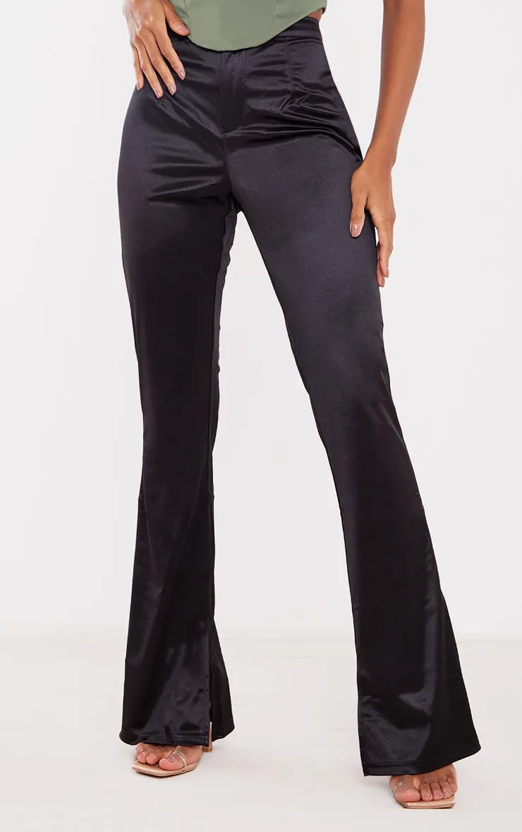 Pantalon flare satiné noir structuré à taille haute