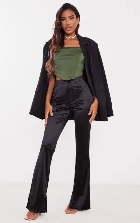 Pantalon flare satiné noir structuré à taille haute